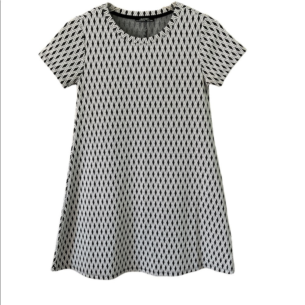 Alcott The Essential Gray and White Knit Swing Dress Diamond design Size Small